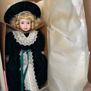 27" Design Debut Scarlet Victorian Collection‎ Doll Green Velvet Dress in Box